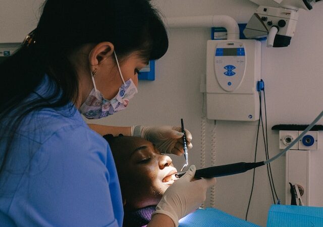 plomba światłoutwardzalna kiedy można jeść