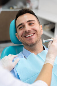 Read more about the article Czy zakłada się licówki na martwe zęby?